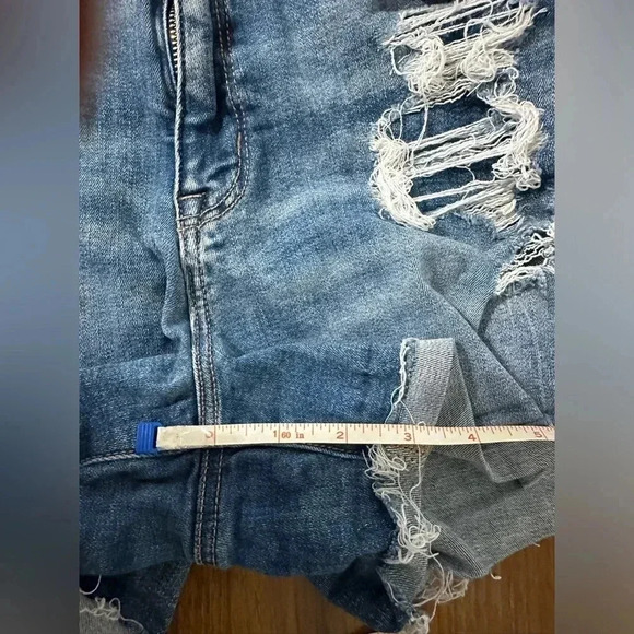 AMERICAN EAGLE Women’s Distressed Stretchy Curvy Hi-Rise Shortie Shorts Size 8 - Picture 9 of 14